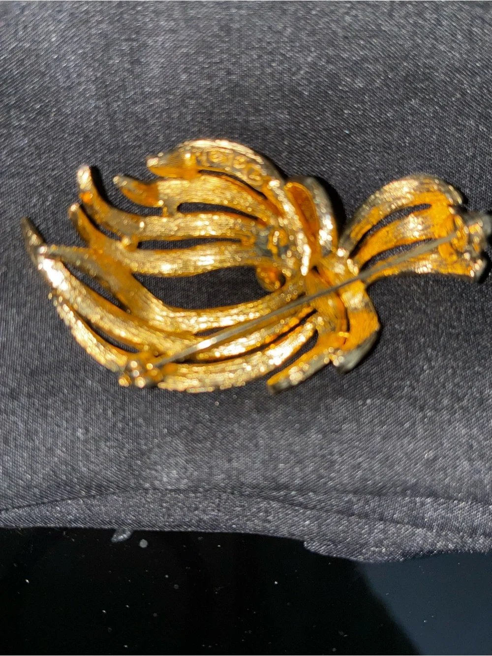 Deltah women’s gold tone brooch